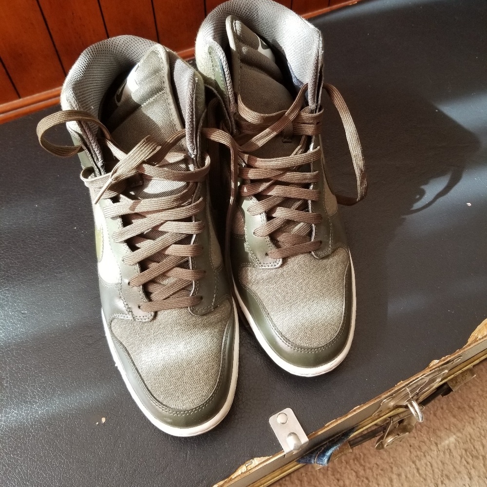 Reposh Wedged Nike